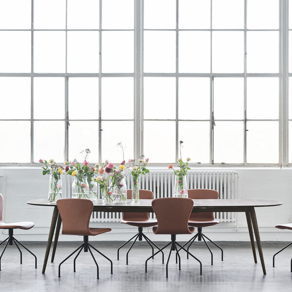 PLAYdinner Lam&eacute; spisebord med udtr&aelig;k, r&oslash;get eg, Bruunmunch Furniture