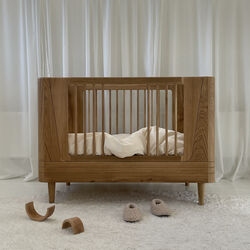 Junior senget&oslash;j, hval, We Are Bitte