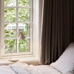 NJP Mini bordlampe, sart rosa, Louis Poulsen